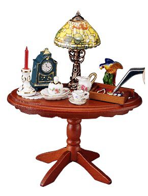Reutter Porzellan Tisch mit Antiquitäten